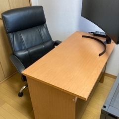 仕事用デスクとチェアのセット