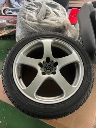 車のパーツ タイヤ、ホイール