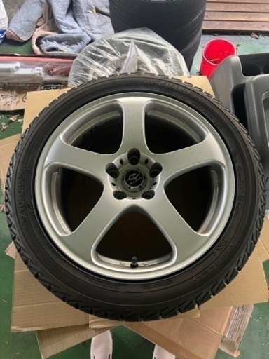 車のパーツ タイヤ、ホイール