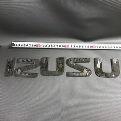 ISUZU エンブレムの画像