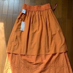 新品ユニクロ　フレアースカートの画像