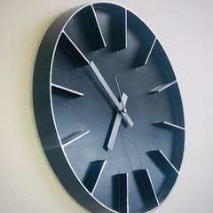 洗練されたデザインの壁掛時計🕓の画像