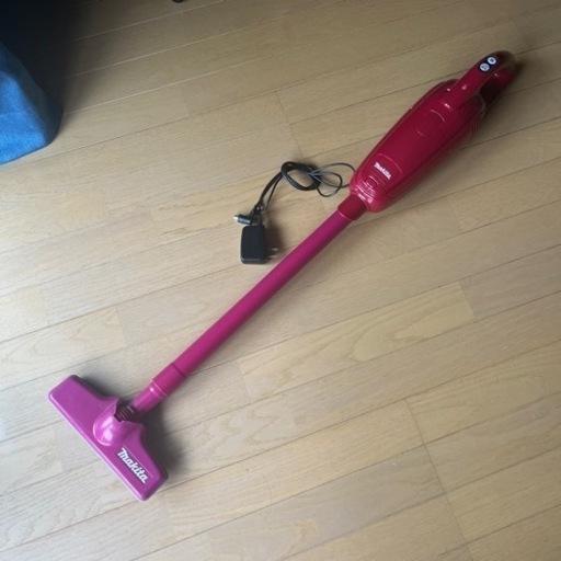マキタ　掃除機(紙パック式) 赤