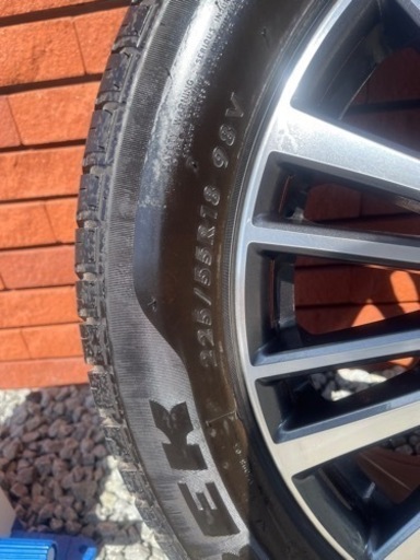 車のパーツ タイヤ、ホイール