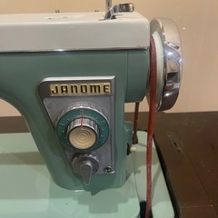 レトロな足踏みミシン　　中古品の画像