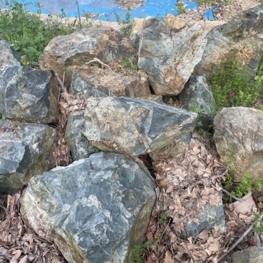 庭石まとめて大小数個位