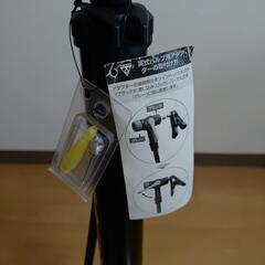 空気圧計付き自転車空気入れ（各バルブ対応アダプター付属）の画像