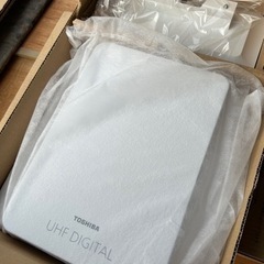 TOSHIBA 地上デジタル放送用 デジタル平面UHFアンテナ(室内・屋外共用) DUA-400 未使用品の画像