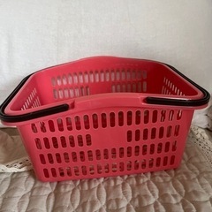 ピンクのバスケット3つ