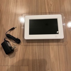 【新品未使用】デジタルフォトフレーム　白　インテリア　写真立ての画像