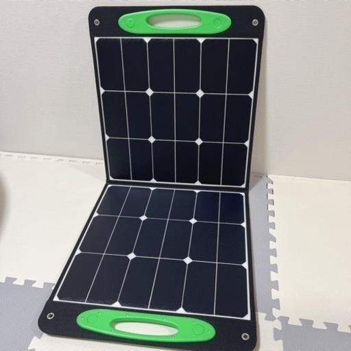 【新品未使用】ソーラーパネル 折り畳み 100W アウトドア キャンプ ポータブル電源 防災 災害 太陽光発電 充電器