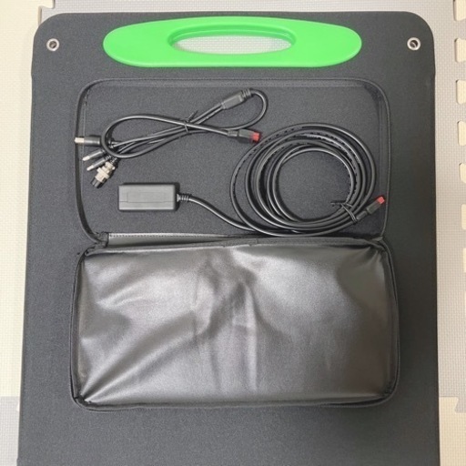 【新品未使用】ソーラーパネル 折り畳み 100W アウトドア キャンプ ポータブル電源 防災 災害 太陽光発電 充電器