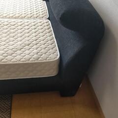 クイーンサイズベッド。マットレス付き