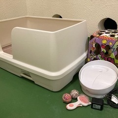 【商談中】ペット用品　猫トイレ&ピュアクリスタルコパン給水機 オマケの画像