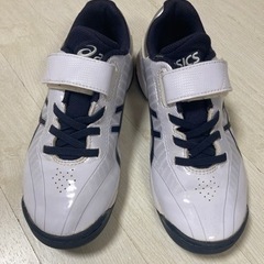 野球トレーニングシューズ　21.5センチ