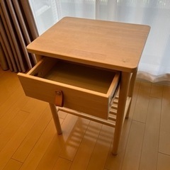 IKEA BJÖRKSNÄS ビョルクスネース サイドテーブル