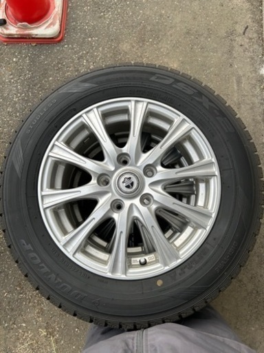 車のパーツ タイヤ、ホイール