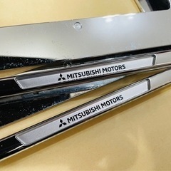 🌈希少な現行型‼️三菱⭐️ミツビシ⭐️盗難防止ロックボルト付⭐️純正ナンバーフレーム🚗🚙の画像