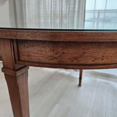 ダイニングテーブルの画像