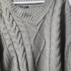 【新品未使用】Vネックゆったりケーブル網ニットＬの画像