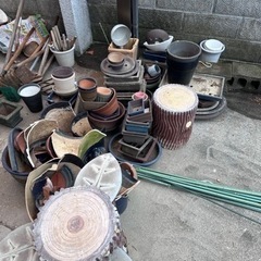 たくさんの植木鉢無料