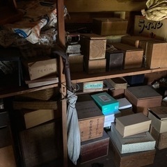 蔵の骨董品の画像