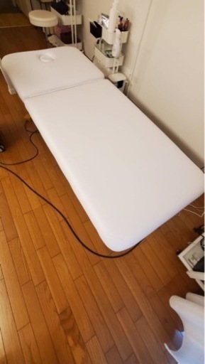 更に値下げ！　超美品　電動昇降式ベット　施術ベット