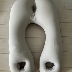 【取引中】ニトリ　上半身を包み込む　枕　の画像