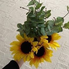 花瓶と造花の画像