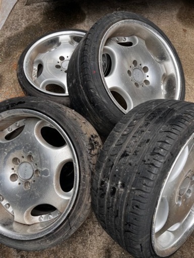 車のパーツ タイヤ、ホイール