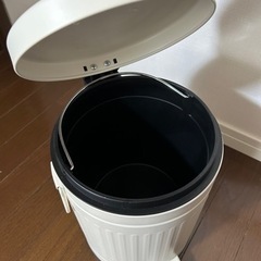 【サリュ】ペダル式ダスト缶の画像