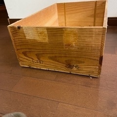 ワインの木箱の画像