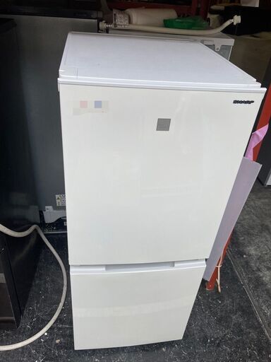 ☆中古￥17,800！SHARP　152㍑2ドア冷蔵庫　家電　SJ-15E8-KW型　2021年製　幅50cmｘ奥行60cmｘ高さ121cm　【BD061】