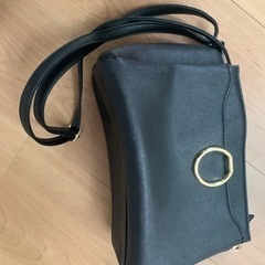 購入者様決定　
ほぼ未使用品　ショルダーバッグ　黒