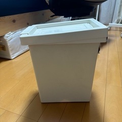 【決まりました】白ゴミ箱　