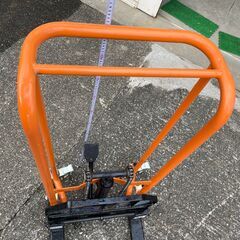 値下げ済み：200kgまでの荷物を、手動で持ち上げできるハンドフォークリフトの画像