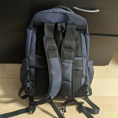 男性向けリュック。ファスナー破損の画像