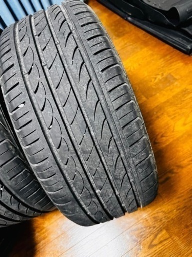 車のパーツ タイヤ、ホイール