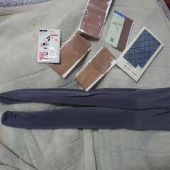 ⑤Tシャツ　レディース　サイズM　学生の時着てた物　この柄が好きな方はご検討下さい。　部屋着でも使用してたので伸びているかもしてません  作業着等に、又は古着として納得出来る方へ　他に靴下、タイツ、ハイソックス、ショートストッキング等の画像