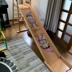 木の滑り台