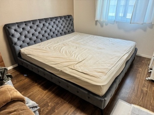 ベッド　クイーンベッド