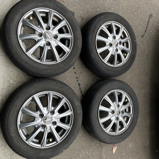 車のパーツ タイヤ、ホイール