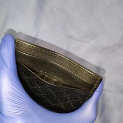 GUCCIシマレザー　カードケースの画像