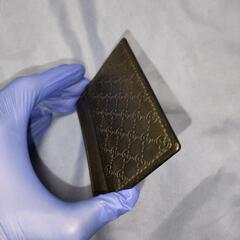 GUCCIシマレザー　カードケースの画像