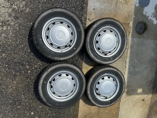 車のパーツ タイヤ、ホイール