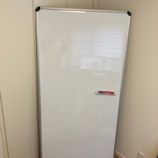 ホワイトボード3枚　100x180センチ　一枚3000円、三枚あります！