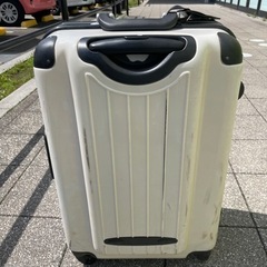キャリーバッグケース　白の画像