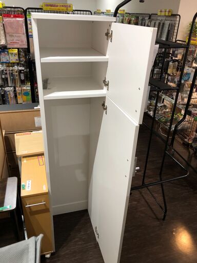 掃除機も隠せる収納ラック