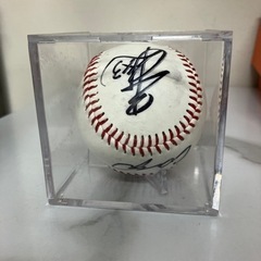 2404-226 サイン入り野球ボール ケース付き 誰のサインか不明 Carp 中古の画像