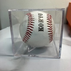 2404-226 サイン入り野球ボール ケース付き 誰のサインか不明 Carp 中古の画像